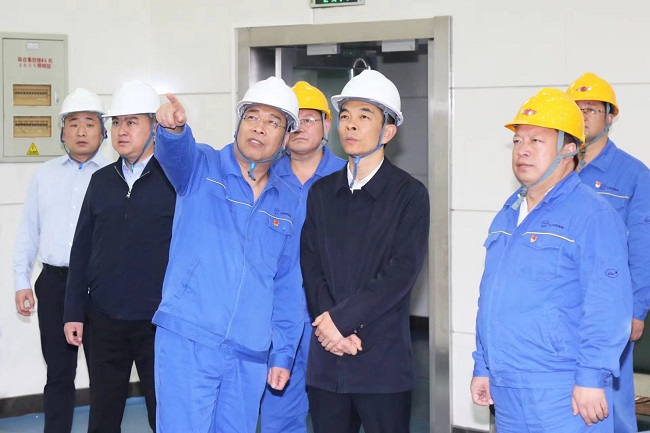 新安縣委副書記、代縣長崔占科到萬基控股集團(tuán)調(diào)研